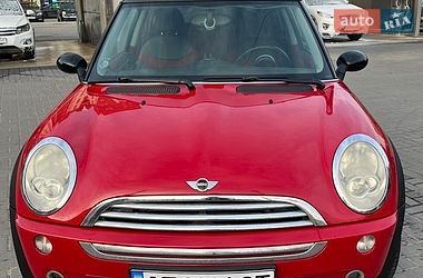 Хэтчбек MINI Cooper 2004 в Ивано-Франковске Хэтчбек MINI Cooper 2004 в Ивано-Франковске