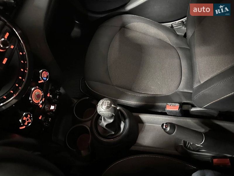 Хетчбек MINI Hatch 2016 в Києві
