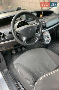 Характеристики Peugeot 807 Минивэн