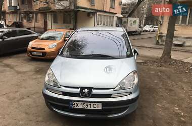 Характеристики Peugeot 807 Мінівен