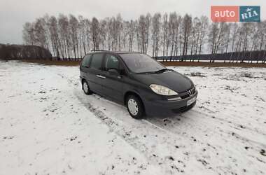 Характеристики Peugeot 807 Мінівен