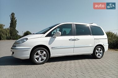 Характеристики Peugeot 807 Мінівен