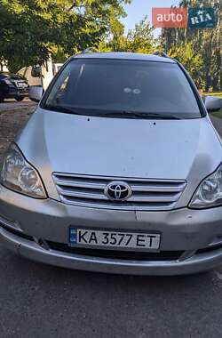 Характеристики Toyota Avensis Verso Мінівен