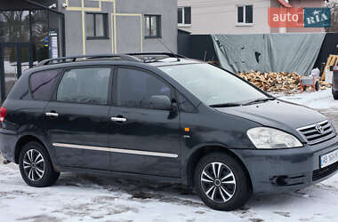 Характеристики Toyota Avensis Verso Мінівен