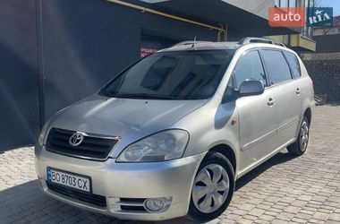 Характеристики Toyota Avensis Verso Мінівен