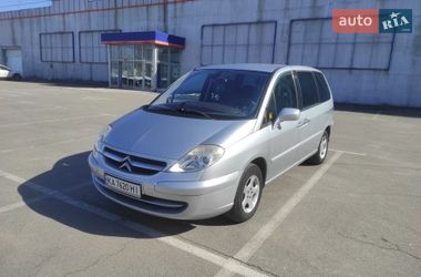 Характеристики Citroen C8 Мінівен