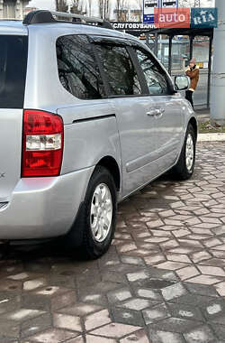 Характеристики Kia Carnival Мінівен