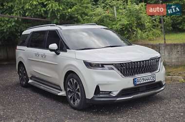 Характеристики Kia Carnival Мінівен