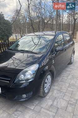 Характеристики Toyota Corolla Verso Минивэн