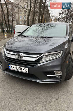 Характеристики Honda Odyssey Мінівен