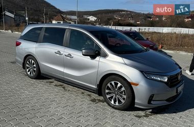 Характеристики Honda Odyssey Мінівен