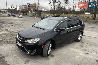 Характеристики Chrysler Pacifica Мінівен