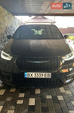 Характеристики Chrysler Pacifica Мінівен