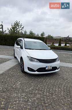 Характеристики Chrysler Pacifica Мінівен