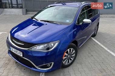 Характеристики Chrysler Pacifica Мінівен