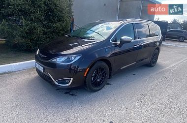 Характеристики Chrysler Pacifica Мінівен