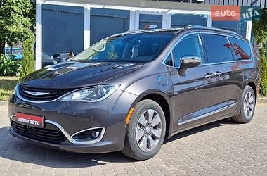 Характеристики Chrysler Pacifica Минивэн