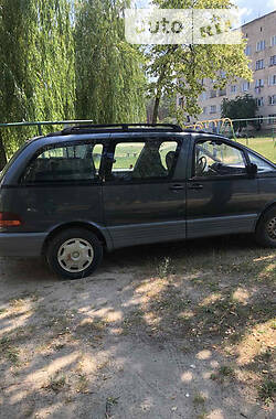 Характеристики Toyota Previa Минивэн