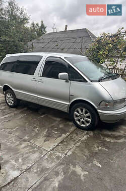 Характеристики Toyota Previa Мінівен