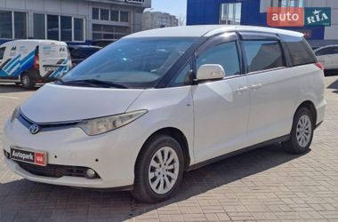 Характеристики Toyota Previa Мінівен