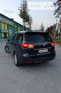 Характеристики Kia Sedona Минивэн