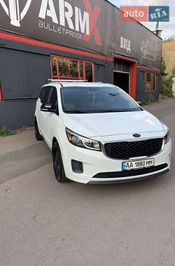 Характеристики Kia Sedona Минивэн