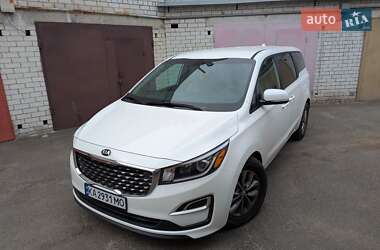Характеристики Kia Sedona Мінівен