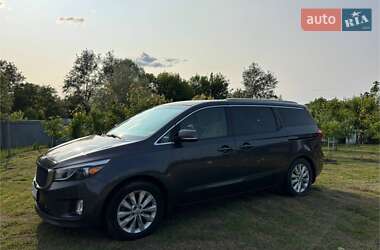 Характеристики Kia Sedona Мінівен