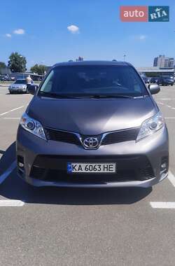 Характеристики Toyota Sienna Минивэн