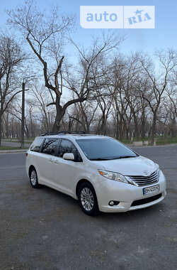 Характеристики Toyota Sienna Мінівен