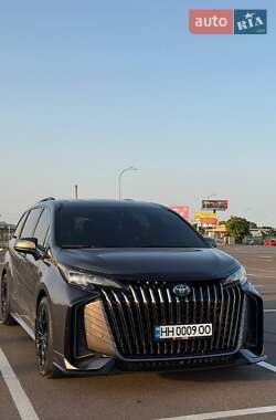 Характеристики Toyota Sienna Минивэн