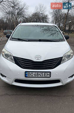 Характеристики Toyota Sienna Минивэн