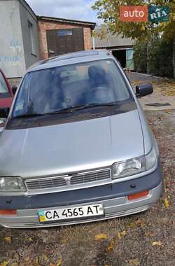 Характеристики Mitsubishi Space Runner Мінівен