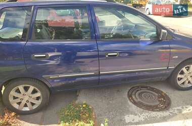 Характеристики Mitsubishi Space Star Мінівен