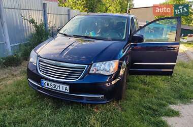 Характеристики Chrysler Town & Country Мінівен