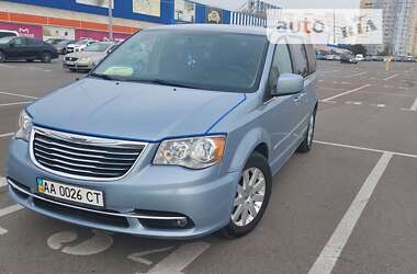 Характеристики Chrysler Town & Country Минивэн