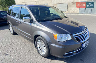 Характеристики Chrysler Town & Country Минивэн