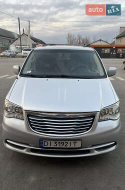 Характеристики Chrysler Town & Country Мінівен