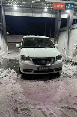 Характеристики Chrysler Town & Country Мінівен