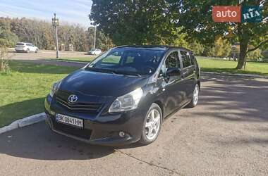 Характеристики Toyota Verso Мінівен