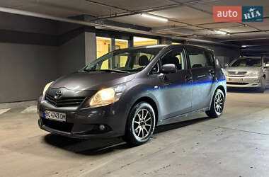 Характеристики Toyota Verso Мінівен