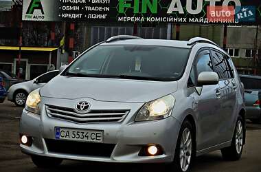 Характеристики Toyota Verso Мінівен