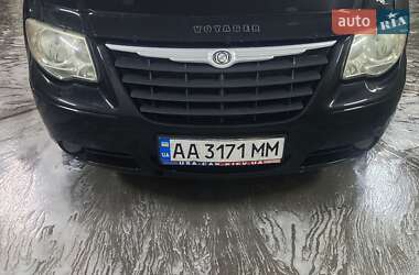 Характеристики Chrysler Voyager Мінівен