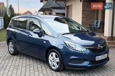 Характеристики Opel Zafira Tourer Мінівен