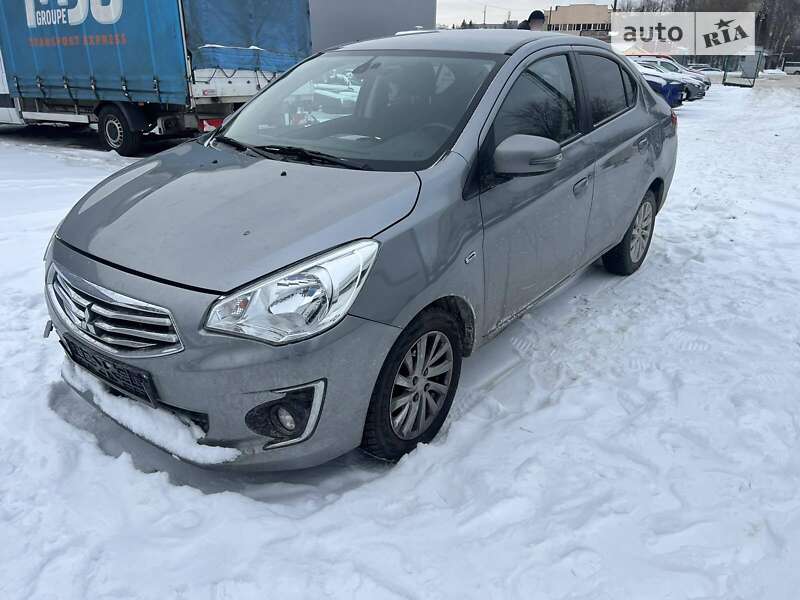 Седан Mitsubishi Attrage