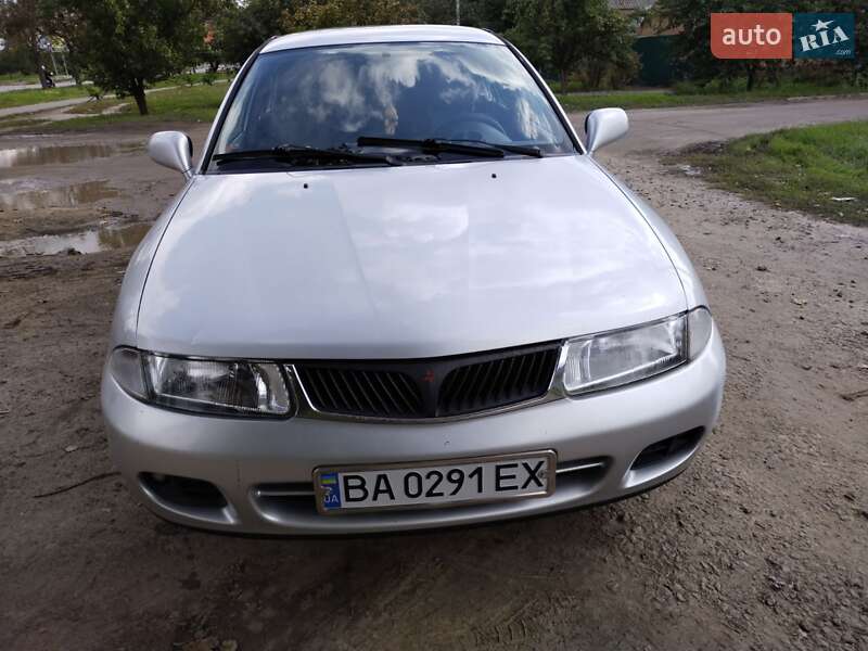 Хетчбек Mitsubishi Carisma