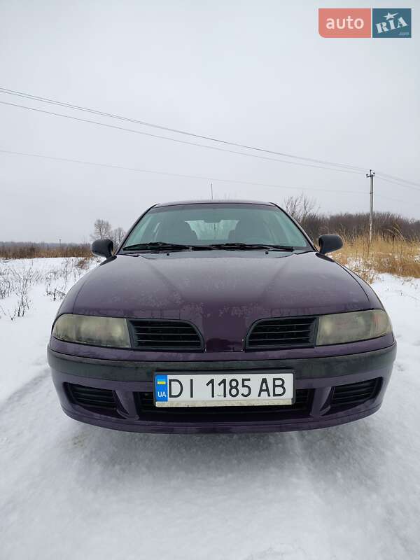 Ліфтбек Mitsubishi Carisma