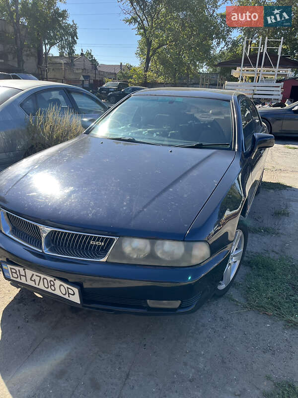 Седан Mitsubishi Diamante