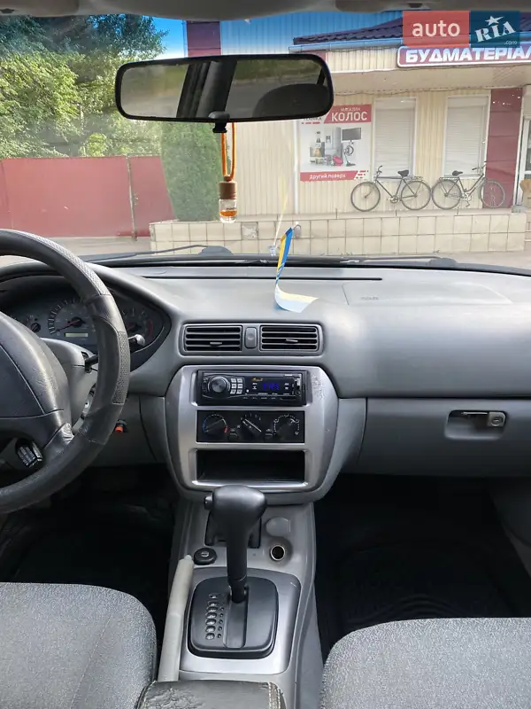 Mitsubishi Galant 2001
