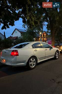 Mitsubishi Galant  2004